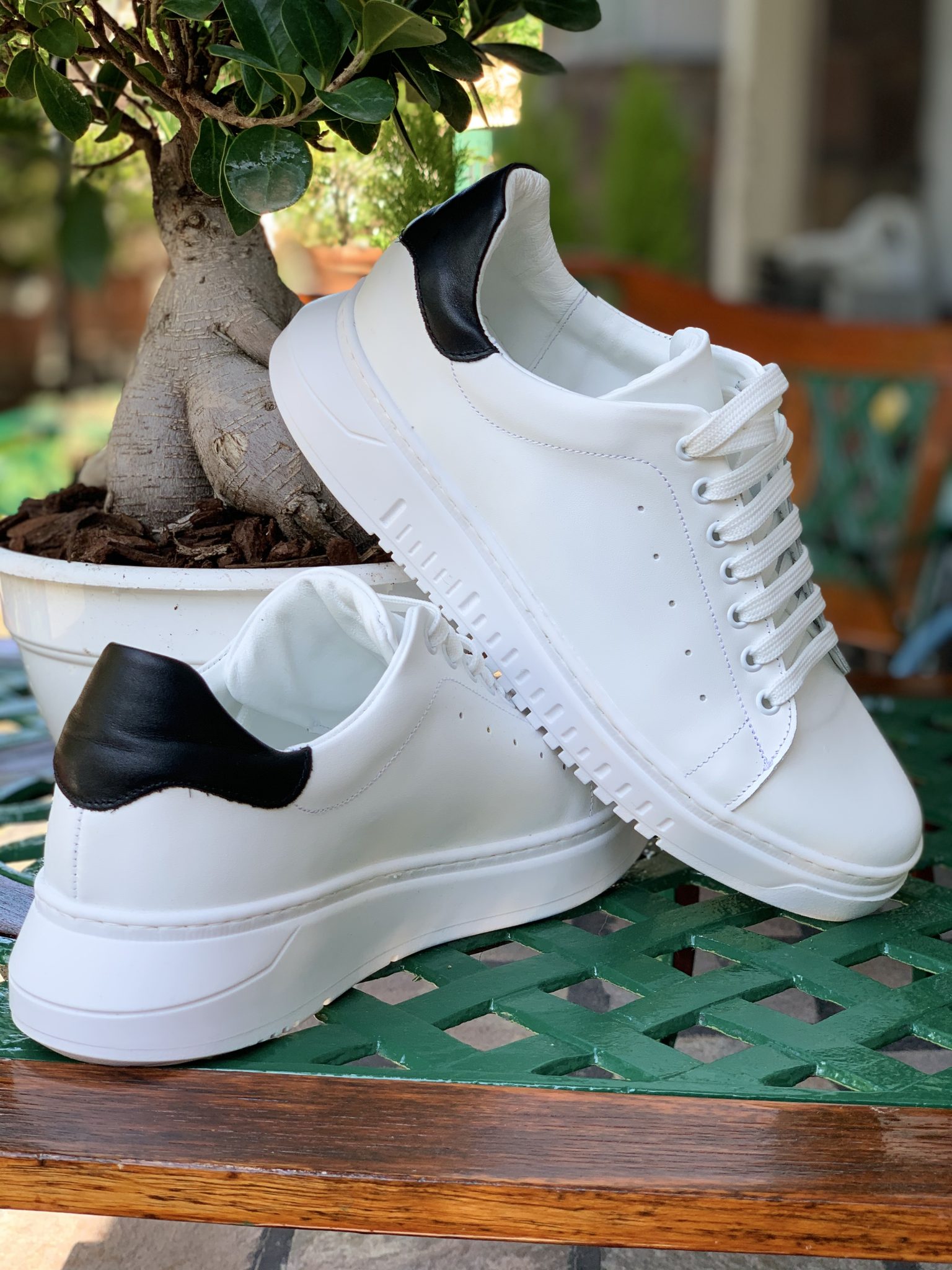 Sneakers di pelle bianca con riporto nero👟